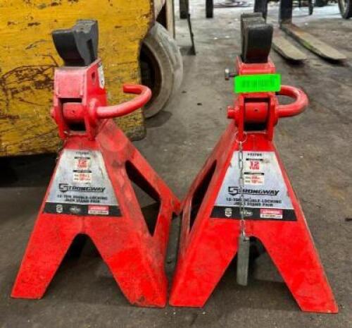 (2) AUTO JACKS