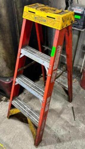 4' STEP LADDER