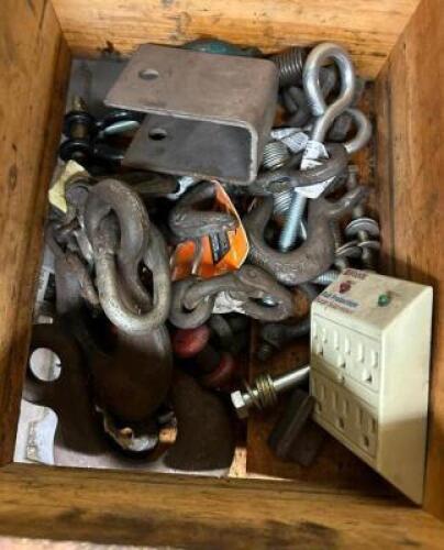 ASSORTED CHAIN HARDWARE