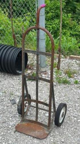 DESCRIPTION: 2-WHEEL HAND TRUCK LOCATION: LOT QTY: 1