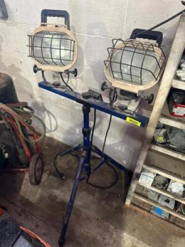DESCRIPTION: DUAL HEAD WORK LIGHT LOCATION: WAREHOUSE QTY: 1