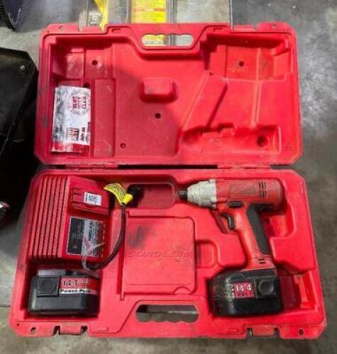 DESCRIPTION: 14V CORDLESS DRIVER BRAND/MODEL: MILWAUKEE INFORMATION: COMES WITH CASE EXTRA BATTERY AND CHARGER LOCATION: WAREHOUSE QTY: 1