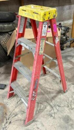 DESCRIPTION: 4' STEP LADDER LOCATION: BACK WAREHOUSE QTY: 1
