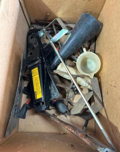 DESCRIPTION: BOX OF ASSORTED TOOLS AS SHOWN LOCATION: BACK WAREHOUSE QTY: 1
