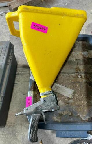 DESCRIPTION: DRYWALL TEXTURE SPRAY GUN BRAND/MODEL: GOLDBLATT LOCATION: BACK WAREHOUSE QTY: 1
