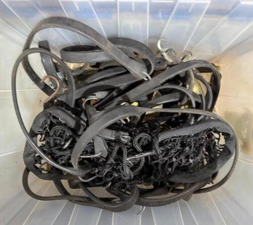 DESCRIPTION: ASSORTED BUNGEE CORDS AND CARGO NETS LOCATION: BACK WAREHOUSE QTY: 1