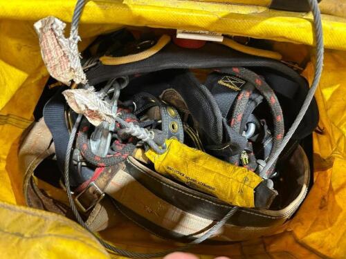 DESCRIPTION: SAFETY HARNESS LOCATION: BACK WAREHOUSE QTY: 1