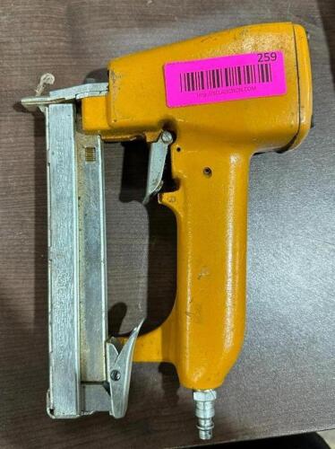 DESCRIPTION: PNEUMATIC STAPLE GUN BRAND/MODEL: BOSTITCH T28 LOCATION: BACK WAREHOUSE QTY: 1