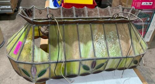 DESCRIPTION: STAINED GLASS LIGHT INFORMATION: BROKEN PANEL LOCATION: BACK WAREHOUSE QTY: 1