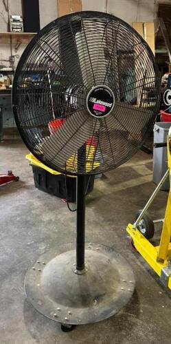 DESCRIPTION: INDUSTRIAL FLOOR FAN BRAND/MODEL: LAKEWOOD LOCATION: WAREHOUSE QTY: 1