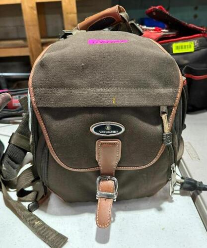 DESCRIPTION: CAMERA TRAVEL BAG BRAND/MODEL: VANGUARD LOCATION: WAREHOUSE QTY: 1