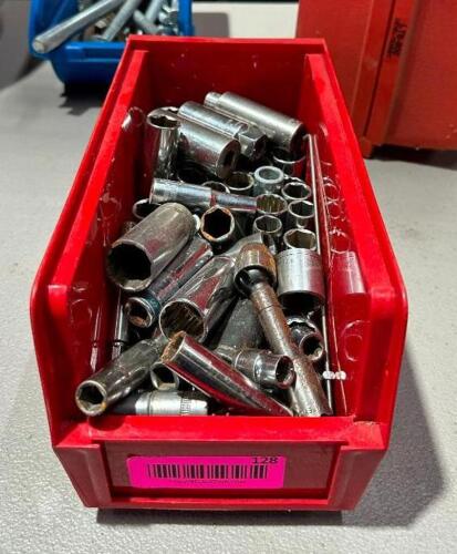DESCRIPTION: ASSORTED SOCKETS AS SHOWN LOCATION: WAREHOUSE QTY: 1