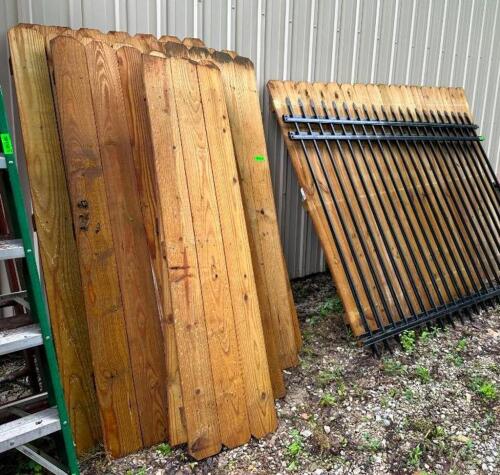 DESCRIPTION: ASSORTED WOOD FENCING AS SHOWN LOCATION: BACK SHED QTY: 1