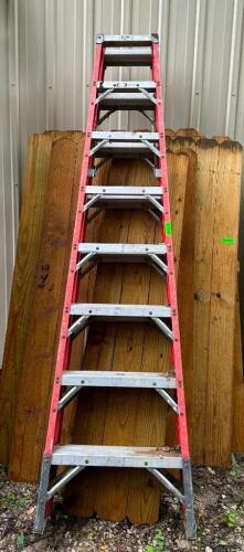 DESCRIPTION: 8' FIBERGLASS STEP LADDER BRAND/MODEL: JOHSON LADDER LOCATION: BACK SHED QTY: 1