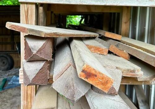 DESCRIPTION: CONTENTS OF FRONT SHELF INFORMATION: APPROX. 8' WOODEN FENCE POSTS LOCATION: BACK SHED QTY: 1