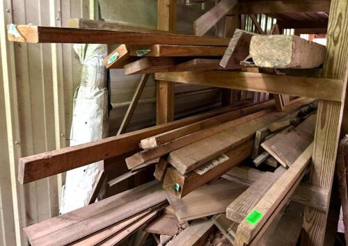 DESCRIPTION: CONTENTS OF BACK SHELF INFORMATION: ASSORTED LUMBER AS SHOWN, LONGEST APPROX. 8' LOCATION: BACK SHED QTY: 1