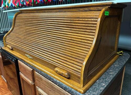 DESCRIPTION: ROLL TOP WOODEN DESK INFORMATION: PEDESTAL CABINETS ARE PICTURED SEPARATELY - SEE PHOTOS LOCATION: OFFICE QTY: 1