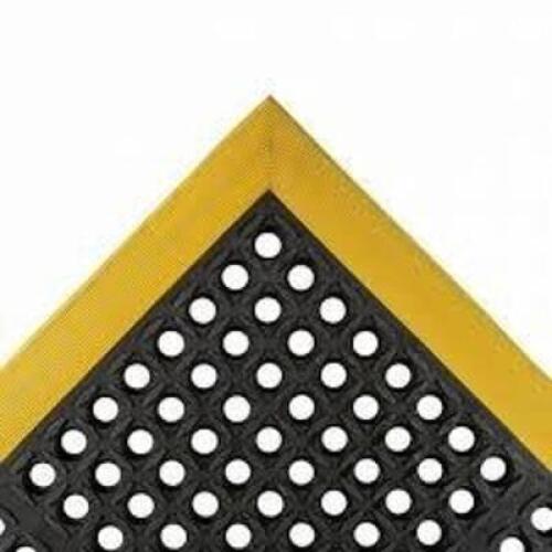 DESCRIPTION: (2) SURE STEP BRAND/MODEL: JUSTRITE #514S2840YB INFORMATION: BLACK / YELLOW, 3 SIDED SIZE: 28" X 40" RETAIL$: $69.54 EA QTY: 2