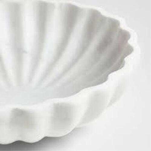 DESCRIPTION: (1) DECORATIVE BOWL BRAND/MODEL: MAINSTAYS INFORMATION: SCALLOPED AND WHITE RETAIL$: $7.00 EA QTY: 1