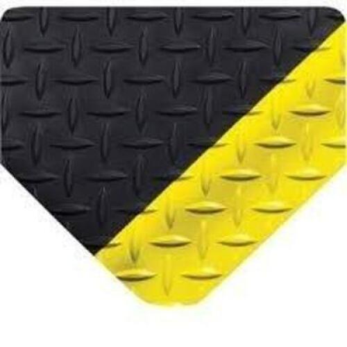 DESCRIPTION: (1) DIAMOND PLATE RUNNER MAT BRAND/MODEL: WEARWELL #44GU59 SIZE: 2X4FT RETAIL$: $295.00 EA QTY: 1