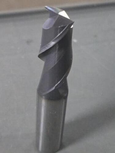 DESCRIPTION: (1) SOLID CARBIDE SQ END MILL BRAND/MODEL: ACCUPRO 76490689 SIZE: 18mm DIA 38mm LOC RETAIL$: $224.39 QTY: 1