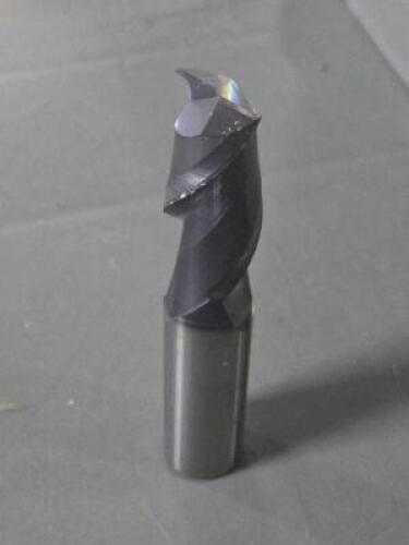 DESCRIPTION: (1) SOLID CARBIDE SQ END MILL BRAND/MODEL: ACCUPRO 79640689 SIZE: 18mm DIA 38mm LOC RETAIL$: $224.39 QTY: 1
