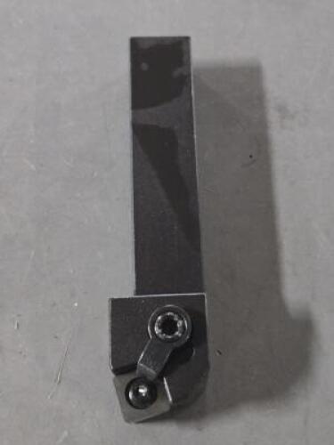 DESCRIPTION: (1) INDEXABLE TURNING TOOL HOLDER BRAND/MODEL: HERTEL 1000141 SIZE: 3/4" SQ S RETAIL$: $97.24 QTY: 1