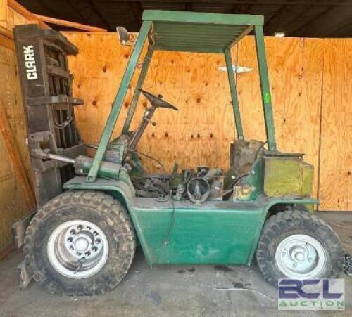 CLARK ALL TERRAINE FORK LIFT.