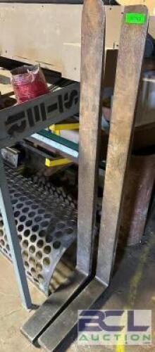 (1) SET OF 60" FORKS.