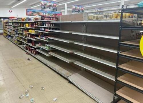 11-SECTION DOUBLE-SIDED GONDOLA SHELVING WITH ENDCAP