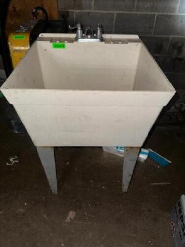 PLASTIC SLOP SINK