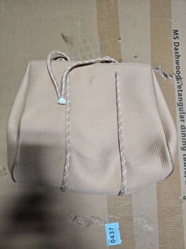 DESCRIPTION: (1) PURSE WITH HANDBAG INFORMATION: TAN QTY: 1