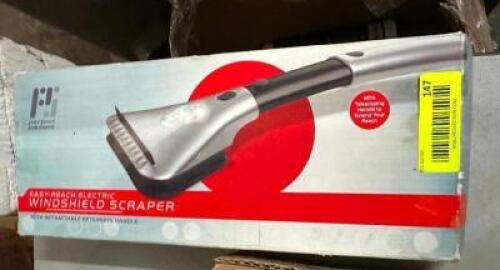 EASY REACH WINDSHIELD SCRAPPER