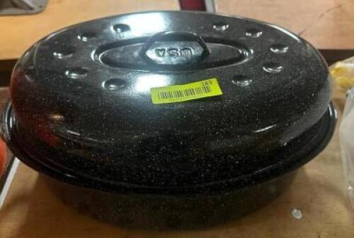 METAL ROASTING POT W/ LID.