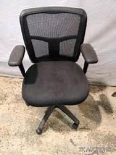 DESCRIPTION: (1) OFFICE CHAIR INFORMATION: BLACK RETAIL$: $287.47 EA QTY: 1
