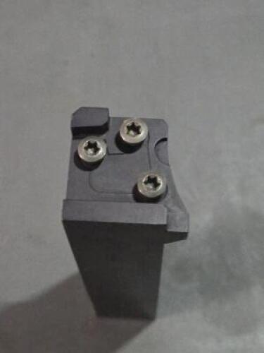 DESCRIPTION: (1) CUT OFF TOOLHOLDER BRAND/MODEL: HERTEL HU-E25R90-16-E RETAIL$: $142.27 QTY: 1