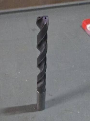 DESCRIPTION: (2) SOLID CARBIDE COOLANT DRILLS BRAND/MODEL: YG-1 DH453094 SIZE: 9.4mm RETAIL$: $387.98 QTY: 2