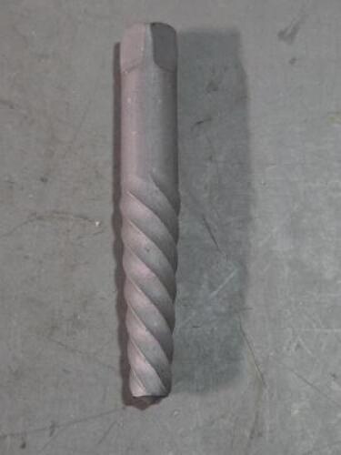 DESCRIPTION: (4) SPIRAL FLUTE SCREW EXTRACTORS BRAND/MODEL: CHICAGO LATROBE 1U224 SIZE: #5 RETAIL$: $36.06 QTY: 4