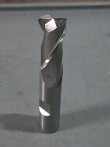 DESCRIPTION: (1) HSS SQ END MILL BRAND/MODEL: HERTEL 41116146 SIZE: 17/32" 1-1/8" LOC 1/2" SD RETAIL$: $40.53 QTY: 1