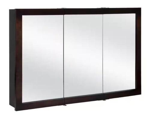 (1) INDOOR ACCENT RUG