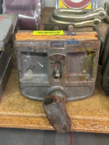TABLE MOUNTED VICE