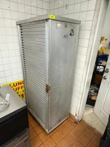 ENCLOSED TRAY RACK