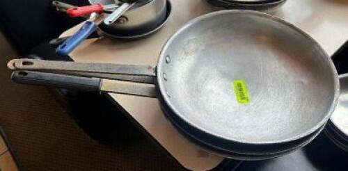 (2) 14" SKILLETS
