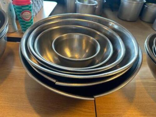 (6) PIECE STAINLESS MIXING BOWL SET.