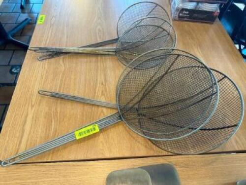 (4) ASSORTED MESH WIRE SCOOPS