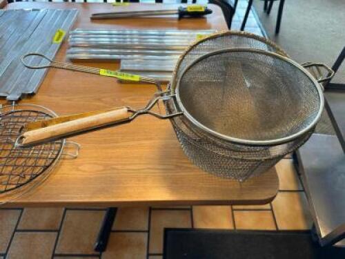 (3) ASSORTED MESH WIRE SCOOPS