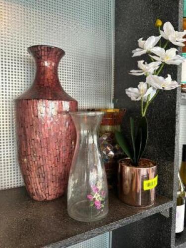 (4) ASSORTED PIECES OF DECORATION