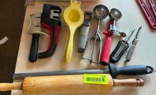(1) LOT OF ASSORTED SMALL WARES AND UTENSILS
