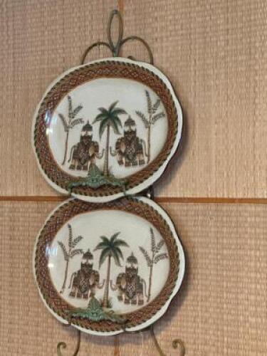 (4) PLATTERS, (1) TEA DECANTER, AND (1 ) VASE.