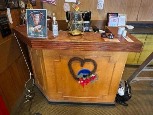 L SHAPED WOODEN HOSTED STAND.